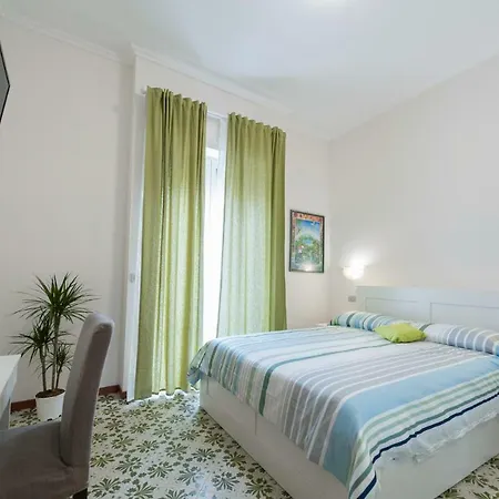 فندق مبيت وإفطار Antonello 4*